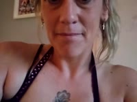 Ik ben een ondeugend meisje dat boordevol verrassingen zit, een speelse vrijgezel. Geniet van mijn vrijheid maar ik heb ook een duidelijke behoefte aan intimiteit. Ben een ruimdenkende jonge vrouw en wil het liefst erotiek beleven in de ruimste zin van het woord, ben biseksueel en ik hou van een lekkere stoeipartij met aangenaam gezelschap. Vindt het tevens belangrijk dat mijn partner ook heerlijk aan zijn of haar trekken komt, tijdens het liefdesspel weet ik te geven en te nemen.
