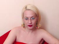 Sexy Red Foxy likes to play and to have hot experiences.