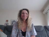 Je suis une femme "mûre" de 49 ans aimant le sexe sur toutes ses coutures,Shows spécials Messieurs en  VIP ,fist, domination Extrême , ,je possède plusieurs godes , jouets