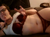 I am a nice woman, who wants to meet new people.i am a goth woman, with witchy vibes.