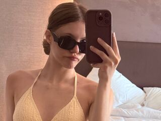naughty camgirl picture AureliaThorn