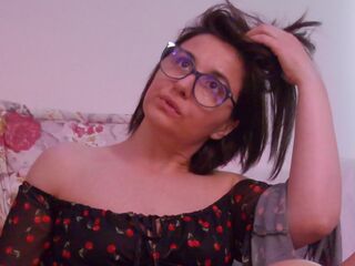 masturbating camgirl SophieLou