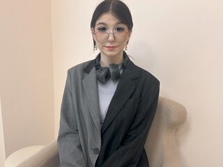 camslut masturbating AdelDertus