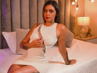free webcam chat room AlannaBenz