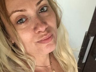 naked camgirl masturbating with dildo AlexyaRebeka