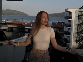 cam girl playing with vibrator AshleyWin