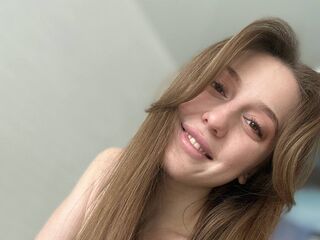 camslut fingering shaved pussy AshliOlivero