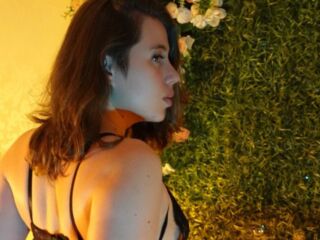 camslut showing tits BellValeria