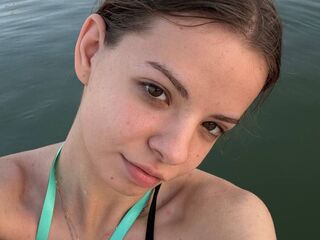 cam girl playing with sextoy BonnySeto