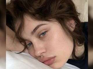 nude webcamgirl BrettOpher