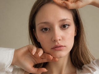 cam girl spreading pussy BrittaniLounds