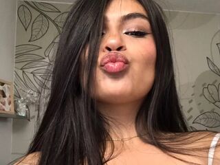 camgirl playing with sex toy CamillleGoddes