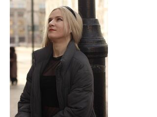 camslut fingering shaved pussy CarinGoodwin