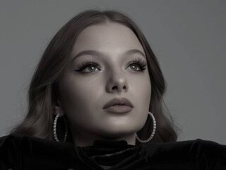 camwhore fingering shaved pussy CreolaScheidler