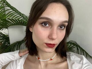 masturbating webcamgirl CwenFurnish