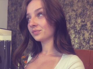 camwhore spreading pussy DeliaAmour
