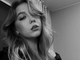 cam girl masturbating with dildo DevonaDalal