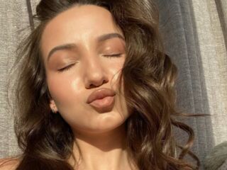 live webcam model DinaSweeny