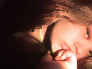 masturbating camgirl ElleOner