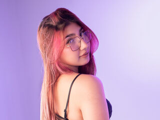 girl showing tits EstefaniCastillo