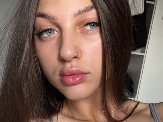 shaved pussy webcam FionaHey