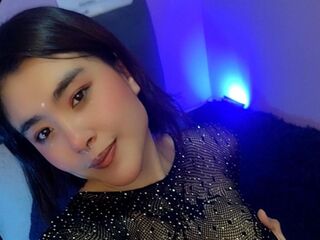 cam girl playing with vibrator HannaDevine
