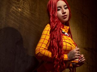 cam girl masturbating with sextoy IsaMerlano