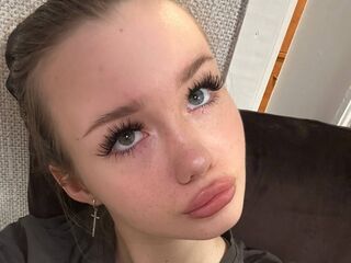 camgirl fingering bald pussy JuliaStevens