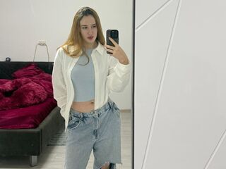 camgirl masturbating KellyLynn