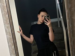 adult cam sex KiraBentley