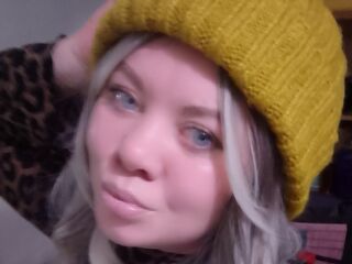 webcam girl KiraMimi