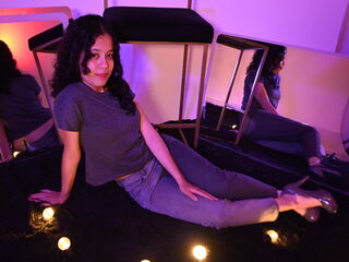 camslut topless KyaraLux