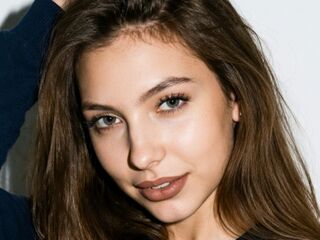 naughty cam girl LeannHonnerlaw