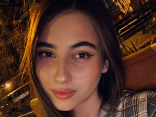 webcam babe chatroom LeiaFrost