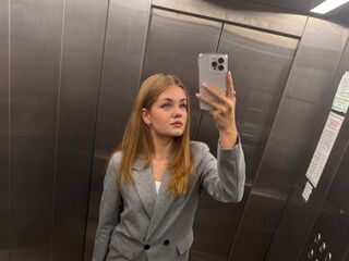 naked webcamgirl photo LizzieIacovino