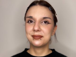 girl showing tits LoniFessel