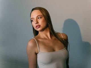 nude webcamgirl LoriHunt