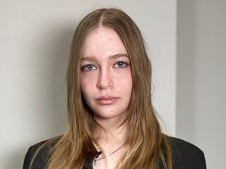 naughty camgirl fingering shaved pussy LoriaStepney