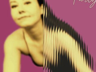 naked camgirl LucyLevatto