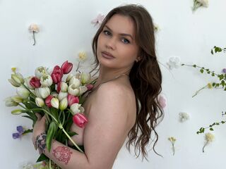 camgirl fingering shaved pussy LunaVales