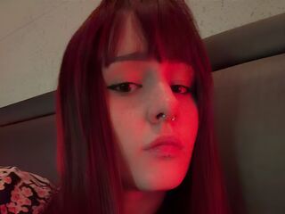 naked cam girl masturbating with dildo MaeveLith