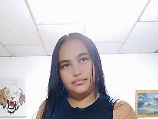naked webcamgirl MaloryGarcia