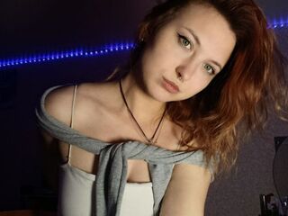 naked girl with webcam masturbating with vibrator MaudieTuttle
