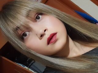 naked cam girl picture MercellaMorelli