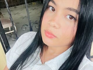 cam girl playing with vibrator NayelisMcalister