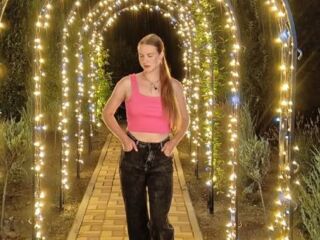 masturbating girl NelleCauthorne