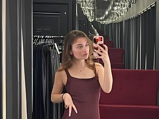fingering girl chatroom OdelynBreed
