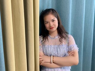 naked cam girl masturbating with vibrator QiYaTing