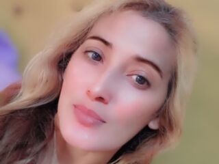 camgirl fingering pussy SafiraHilwa