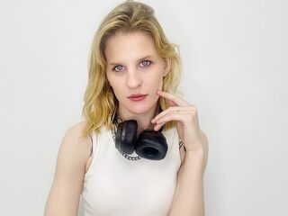 naked girl with webcam masturbating SilverAmos